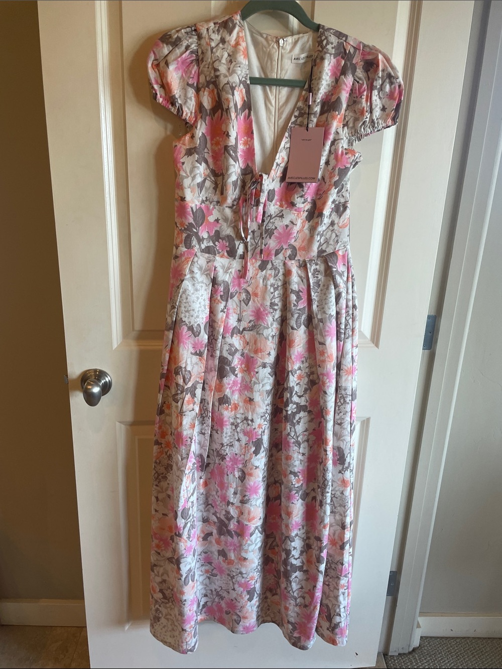 Avec Les Filles NWT Pink and Gray Floral Linen Dress with Peach Accents
